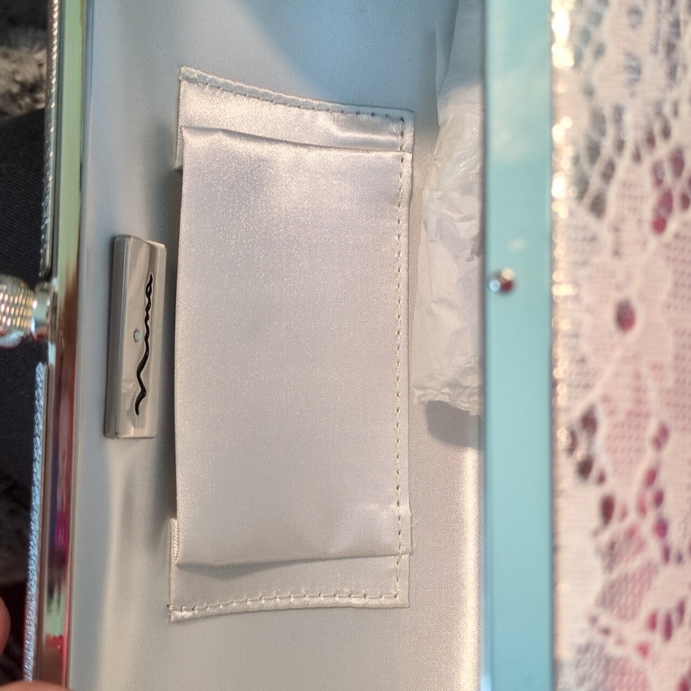 Nina Audra Vintage Style White Lace Clutch - Picture 2 of 3